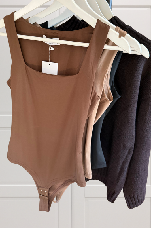 Paris Square Neck Body Bruin